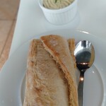 BRASSERIE PAUL BOCUSE Le Musee - Menu BLANC 2750円：パン