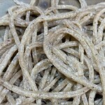 そば くら富 - 細く長く繋がった美しい粗挽き十割蕎麦切り