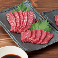 馬刺し盛り合わせ