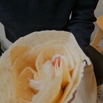 NATURAL CREPE - ★★★★爽快グレープフルーツ＆カスタード＆ホイップクリーム 680円 生地がサクサクで美味しいけど中身は普通！汁が垂れて気が付いたら服がベトベトなので要注意！