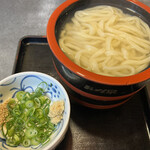 本格手打うどん おか泉 - 釜揚（熱）（大盛り）