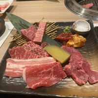 近江うし 焼肉 にくTATSU 青山本店 - 