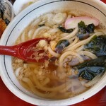 うどん市 - 平日ランチ限定タレかつ丼セット880円(税込)温うどん。
            うどんはツルツルシコシコで関西風のお出汁がとっても美味しいです♪
            揚げ玉あんまり好きじゃないんですけど、ここのはサクサク感残ってて良いっす