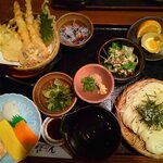 야마키 우동 히가시히로시마 혼점 - 야마키 창고 정식: 1380엔