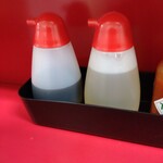 ラーメン二郎 - カエシとお酢