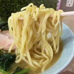 横濱ラーメン あさが家 - 酒井の中太麺はモッチリ。