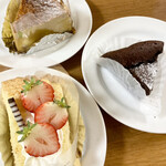 Konaya - テイクアウトのかぼちゃチーズケーキ、ガトーショコラ、苺シフォン♡