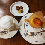 Brown Books Cafe - カフェオレ・チーズケーキ・クッキー