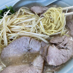 ラーメンショップ 椿 - ネギ　チャーシュー　麺