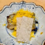 鮨 とかみ - 2022.3.  太刀魚の唐墨かけ