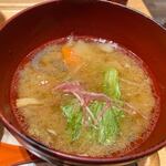 Marumo Kicchin - 添えられた汁椀は野菜がたっぷり入った豚汁でした。