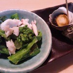 新ばし　なだ - お通し。サザエと菜の花に鯛？