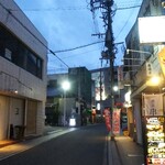 Chuukasakaba Yutaka - カムズー通りから下一通りに曲がって左側