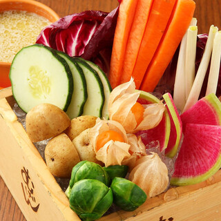 旬野菜を使ったお通し【バーニャカウダー】