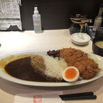 ポンチ軒 - カツと特製カレー 1,250円（税込）