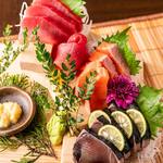 Assortment of 3 pieces of sashimi