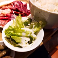 熟成和牛焼肉エイジング・ビーフ 神楽坂飯田橋店 - ⚫サラダ