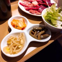 熟成和牛焼肉エイジング・ビーフ 神楽坂飯田橋店 - ⚫キムチ　ナムル
