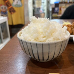 家庭料理居酒屋 よってって - 盛りが良いですね、最高！