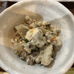 家庭料理居酒屋 よってって - この小鉢も箸休めにもってこい！