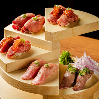厳選和牛を使用した肉の寿司は、とろけるような美味しさ