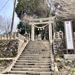 高森田楽保存会 - お店のお向かいに上色味熊野座神社