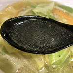 中華食堂 たんたん - 透き通った上品なスープ