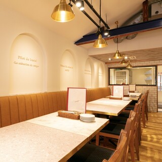 [Private room] Can accommodate up to 12 people ♪ Comfortable space based on white ◎