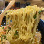 浅野焼鳥日本酒店 - モチモチのちぢれ麺は心地よい歯応え