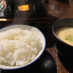 奥阿蘇の宿 やまなみ - ご飯、味噌汁（豆腐、薄揚げ、なめこ）