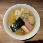 中華soba いそべ - 【白旨にこにこワンタン麺(肉2コ海老2コ) +味付玉子】¥1,000 (900+100)