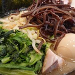横浜家系ラーメン 蓮 - ほうれん草もたっぷり♪