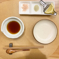 天ぷら鉄板料理 天旬 - 天つゆ、取り皿、塩