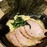 せい家 - チャーシュー麺のり増し950円