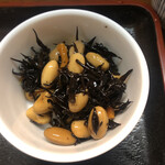 おふくろ亭 - 2022/03/29
      ホル鍋定食 大盛 500円
      フライ3品 100円 黒ハンペン、ナス、竹輪