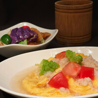 ★週替りランチ★ 週替り料理２品＋湖南特製竹筒スープ＋本日の点心＋ライス＋デザート