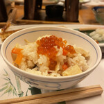 湯宿 だいいち - 帆立の釜飯に小鉢のいくらをトッピング！