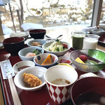 湯宿 だいいち - 朝食はせせらぎを眺めながら