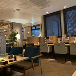 むさしの森珈琲  - 一人席が充実　カウンターがたくさんありました