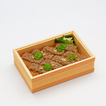 京都WHAT'S おにくのおすし - 松阪牛そぼろ押し寿司。松阪牛のそぼろを使用した押し寿司