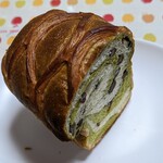 セシボン - 抹茶のツインロール、ハーフ¥250-