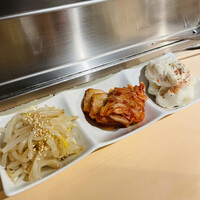 赤身焼肉 かるびあーの 新橋店 - 前菜盛合わせ