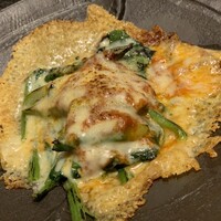 グリーンアスパラガスとほうれん草のチーズ焼