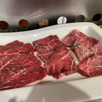 赤身焼肉 かるびあーの 新橋店 - 赤身3種盛り