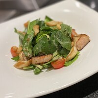 厚切りベーコンとほうれん草のサラダ
