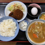 鳥居食堂 - とん汁定食(¥600)
右の卵は生卵。卵かけご飯でいただきました。