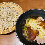 Ishiusu Bikisoba Ishiduki - 季節限定　黒豚ロースと春キャベツのつけ汁そば　1540円