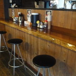 麺家 ぶらっくぴっぐ - カウンター席