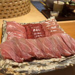 すが弥 - マグロ4種。大トロに赤身、背トロ。中トロ。