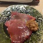 すが弥 - 鰹。漬けのような感じです。